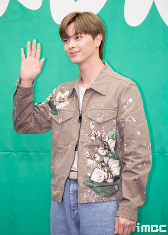 [포토] 비투비 육성재, 꽃볼 바람~