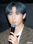 [포토] 몬스타엑스 아이엠, 열심히 질문 메모중