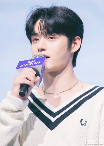 [움짤] ZB1 김지웅, 킹나비 마음 속 저장
