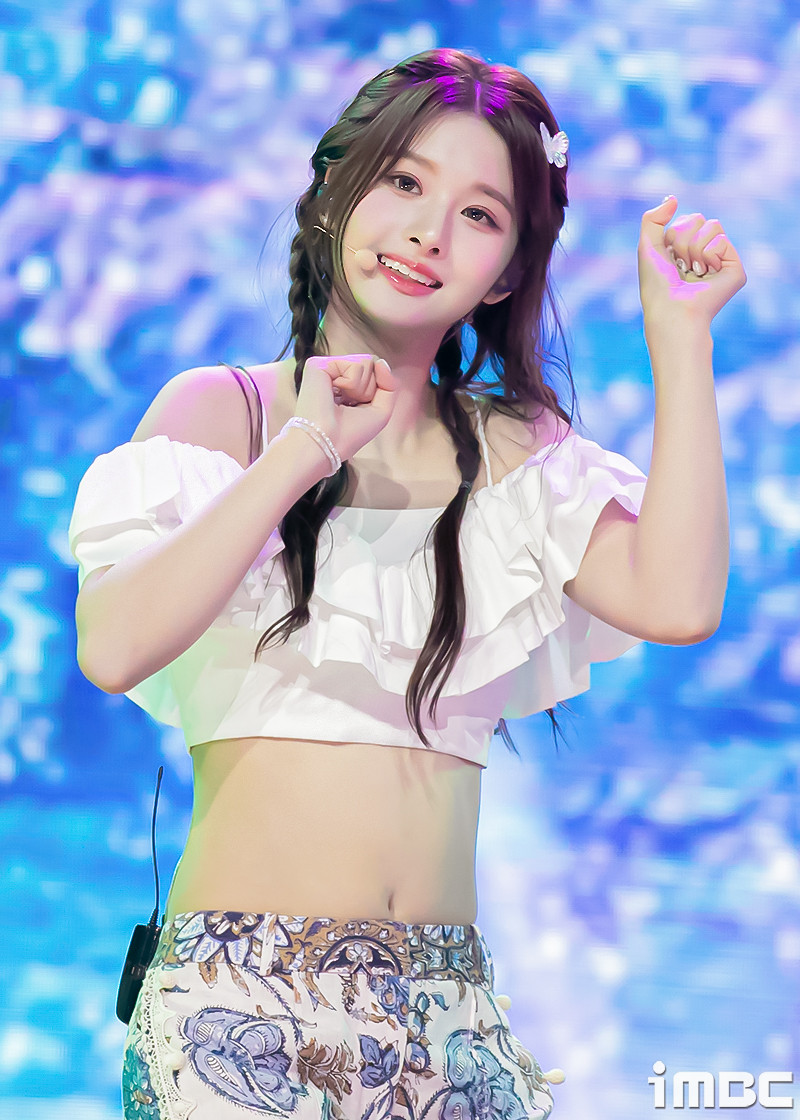 엔믹스 설윤, 브라이틀링 140주년 행사 빛내는 미모와 매력으로 관심 집중