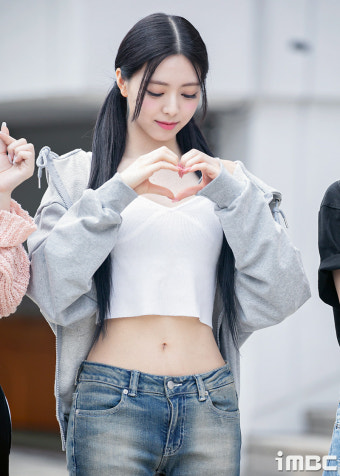 [포토] 있지 유나, 허리 보험 들어야겠어요
