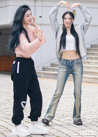 [움짤] 있지(ITZY) 완전체, 'CAKE' 처럼 달달한 출근길