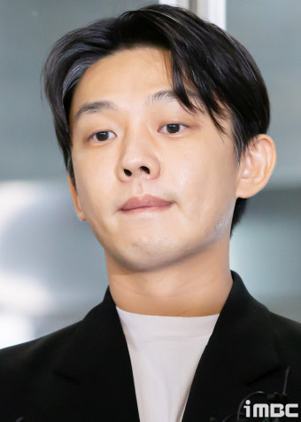 유아인, 마약 상습 투약 혐의로 징역 4년 선고 받아