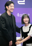 유니헤어샾(YooNi 헤어샾) | [포토] 윤계상 옆 찐 행복한 유나