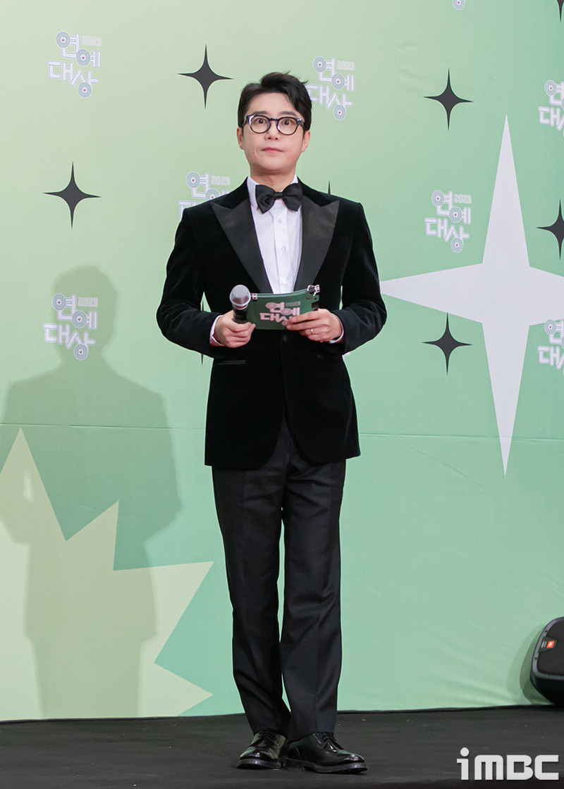 이찬원, KBS 연예대상 대상 수상…데뷔 4년 만에 올라선 영예