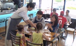 ‘어쩌다 사장3’ 조인성, 어린이 맞춤 계란말이 완성 “엄마 거보다 좋아!”