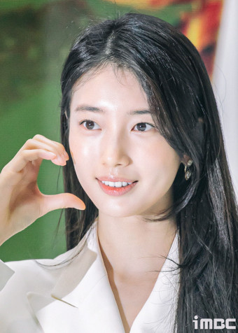 [움짤] 수지, 국민 미모로 증명