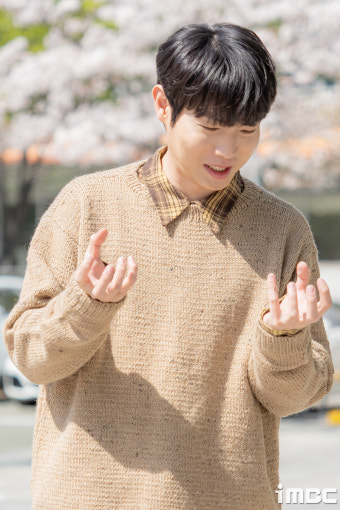 [포토] 손태진, '만두 하트'받으세요