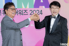 [포토] 남진-설운도, 전설들의 하트