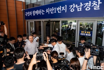 '음주 뺑소니' 김호중, 포토라인 끝까지 안 선다…