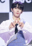 [포토] 아크 지우, Marry me?