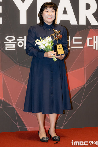 [포토] 이수지, 브랜드 대상 개그우먼 부문 수상