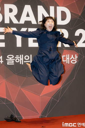 [포토] 날으는 이수지