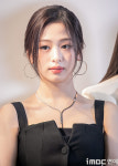[포토] 베이비몬스터 아현, 긴장 가득 하트