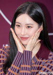 [포토] 선미, 풍선 처럼 부푼 볼인사