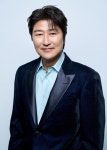 송강호, 어딘지 젊어보이는 외모에 상안검 수술 한 것, 쌍꺼풀 수술 아냐 [영화人]