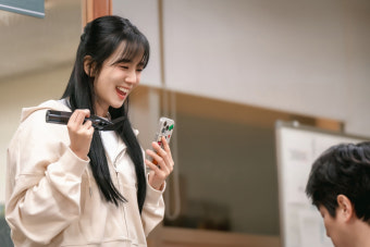 쿠팡플레이 뉴토피아, 박정민과 지수의 케미가 화제!