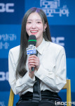[움짤] 이세영, 세련된 귀여움으로 교신하다