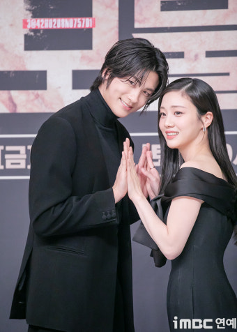 SBS 드라마 보물섬 홍화연, 박형식과의 키스신 및 베드신 촬영 솔직 인터뷰 공개