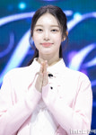 [포토] 하츠투하츠 이안, 떨리는 데뷔