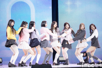 [포토] 하츠투하츠, 떨리는 데뷔 무대