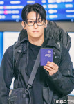 [포토] 덱스, 여권들고 멋진 출국