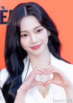[포토] 카리나, 러블리 스완 하트