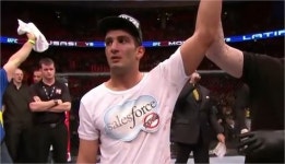 [UFN41] 게가드 무사시, 마크 무뇨즈에 1R 리어네이키드 초크 승 