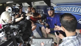 [포토] 취재진에 둘러쌓인 조시 헤밀턴, 그가 돌아왔다