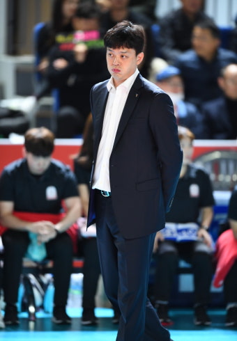 '데뷔전 패배' 이영택 감독대행 