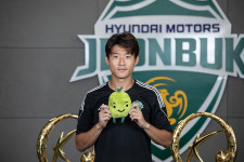 수재민 여러분 힘내세요 전북 정우재, 안현범, 구스타보 1000만원 기부