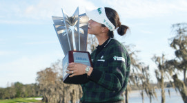 리디아 고 짜릿한 트로피 키스의 순간 [포토]