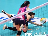 [mk포토] 김혜선, `이 한몸 던져 살려낸다`