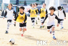 [mk포토] 골 문이 코앞이야!