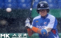 [mk포토] 오선진, `공이 제대로 보이지 않아!`