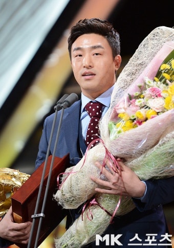 [mk포토] 외야수 GG 수상 손아섭, `울지 않을께요..`