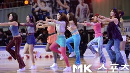[mk포토] 치어리더, `추억의 토끼춤! 응답하라 7090`