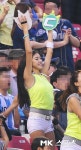 [mk포토] 치어리더 김연정 `노진혁 안타에 만세다 만세!`