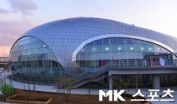 우주선을 닮은 계양체육관 [mk포토]