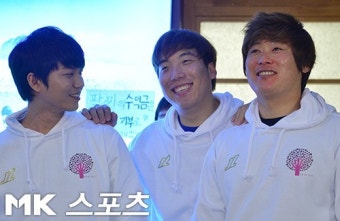 김현수, `경매 지켜보며 즐거운 표정` [mk포토]