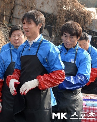 김태영 `감독님은 제가 챙겨야죠` [MK포토]