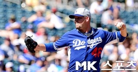 다저스 선발 마홈, `받아라! 나의 공을` [MK포토]