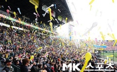 한신 `5연승을 위한 럭키세븐 응원` [MK포토]