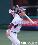 경기82배1100 | 솔로포 이택근 `1100경기 출장 기념 홈런이야` [MK포토]
