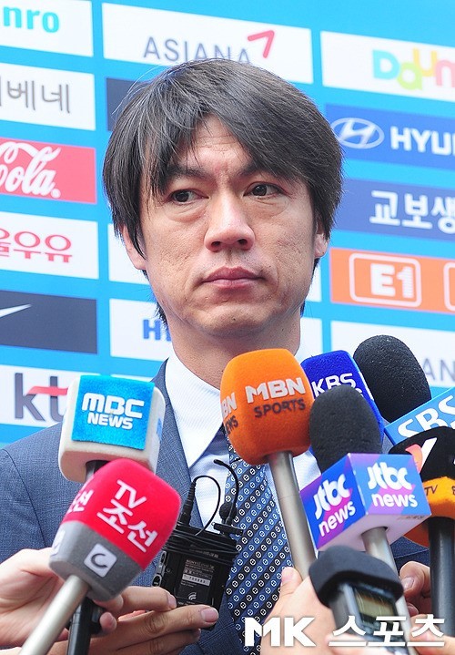홍명보 감독, 선수 선발 어려움 극복하며 A매치 대비 월드컵 본선 조기 확정 호흡