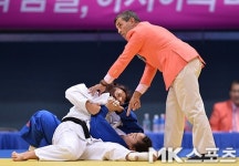 정경미 `완벽한 누르기 확인하시죠` [MK포토]