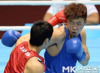 맞고 또 맞고, `출발이 안좋은 한국복싱` [MK포토]