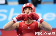 유상훈 `절도 있는 인사` [MK포토]