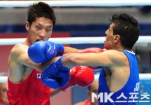 한순철 `난타전 속 주먹 맞교환` [MK포토]