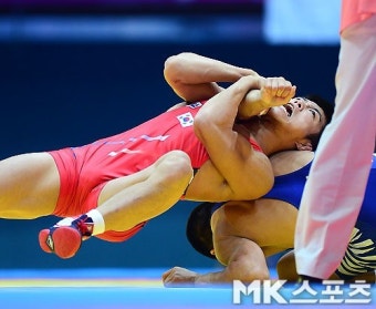 8강진출 김영준 `팔을 완벽하게 제압했어` [MK포토]